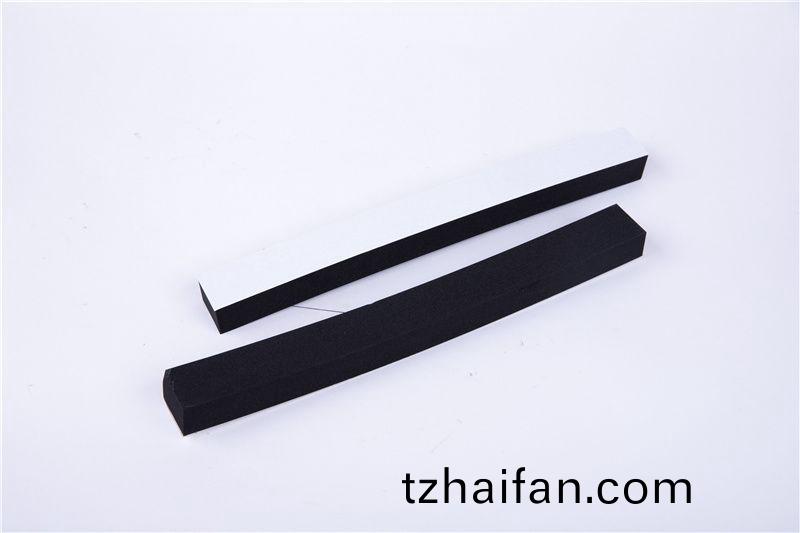 CR減震(zhen)保(bao)溫條