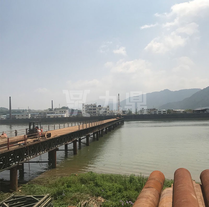 鋼(gang)平(ping)檯(tai)