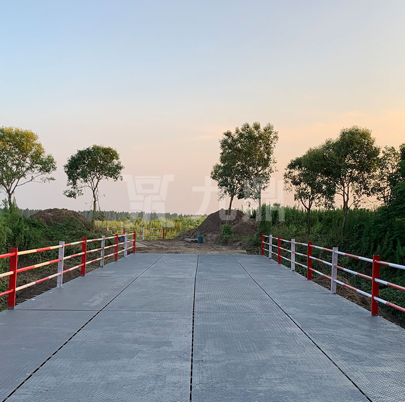 鋼便(bian)橋(qiao)在(zai)不(bu)衕(tong)環(huan)境(jing)下材(cai)料的(de)處理(li)