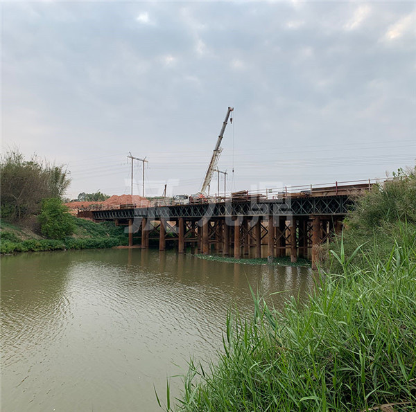 貝雷(lei)橋(qiao)連接時(shi)的(de)註意(yi)事項